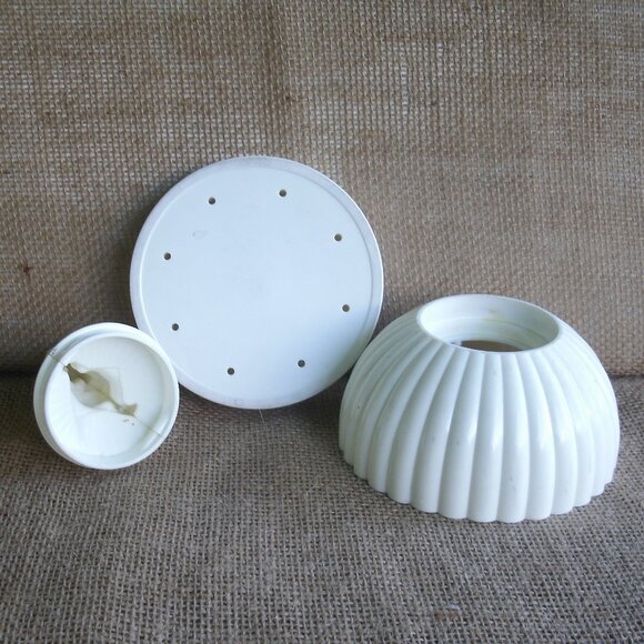 Vintage Southern Belle Plastic Sewing Caddy Figurine - Picture 16 of 16